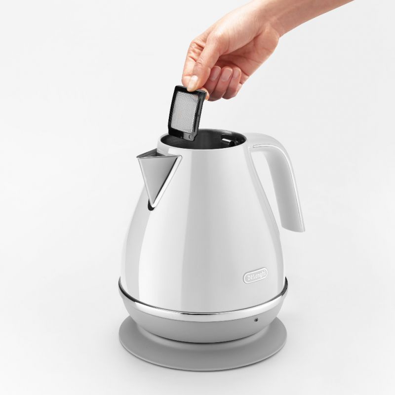 קומקום חשמלי נשלף לבן דלונגי DeLonghi דגם KBOC2001.W